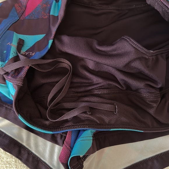 The North Face Flash Dry Shorts - Picture 4 of 8